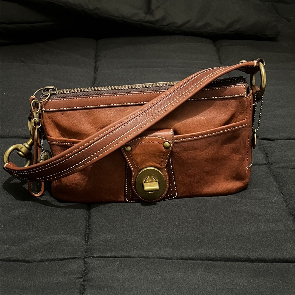 Coach 10326 Single Turnlock Small Legacy - Cognac